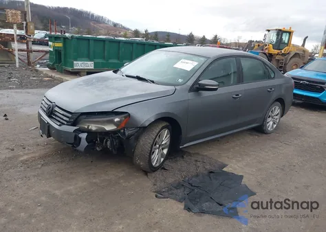 2015 Volkswagen Passat 1.8T S z USA, uszkodzony, nr VIN 1VWAT7A31FC083343